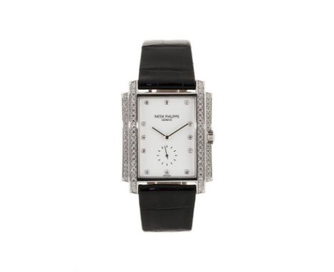 Patek Philippe	 Gondolo	 montre en or gris sertie de diamantsSignée Patek Philippe	 réf. 5025G-001	 n°mouvement 1894429	 n°bo