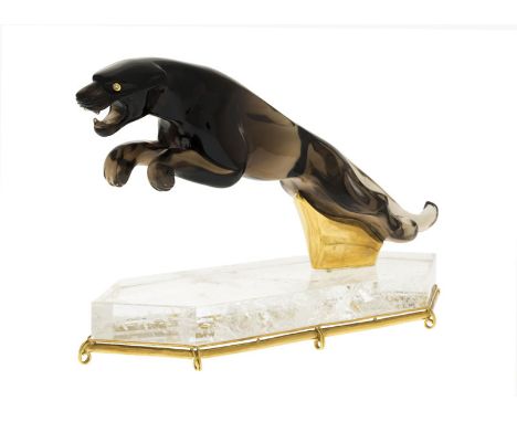 Jaguar en quartz fumé	 les yeux sertis de diamants et or 750	 sur son socle en cristal de roche et or 750	 selon l'emblême de