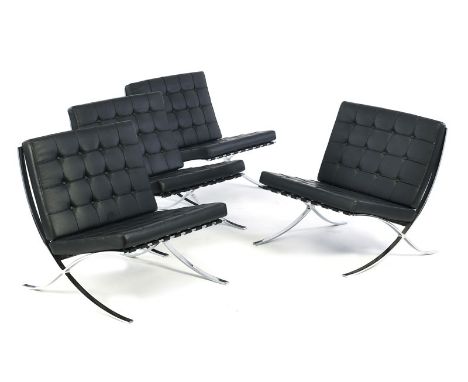 Suite de 4 chauffeuses Barcelona&nbsp	par Ludwig Mies Van der Rohe (1896-1969)	 édition Fasem	 à structure en acier chromé et
