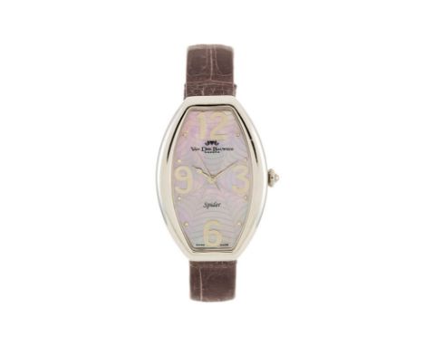 Van Der Bauwede	 Spyder	&nbsp	&nbsp	montre en argent avec cadran en nacre serti de diamantsSignée Van der Bauwede	 n°310.300.