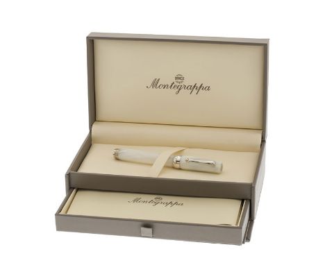 Montegrappa, stylo plume en résine blanche nacrée et argent,&nbsp,plume en or 750, certificat de garantie, écrin