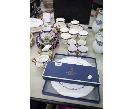 WEDGWOOD BONE CHINA TEA SET FOR SIX PERSONS, 18 PIECES, EARLY TWENTIETH CENTURY COMPOSITE TEA SET FORMERLY FOR SIX PERSONS, I