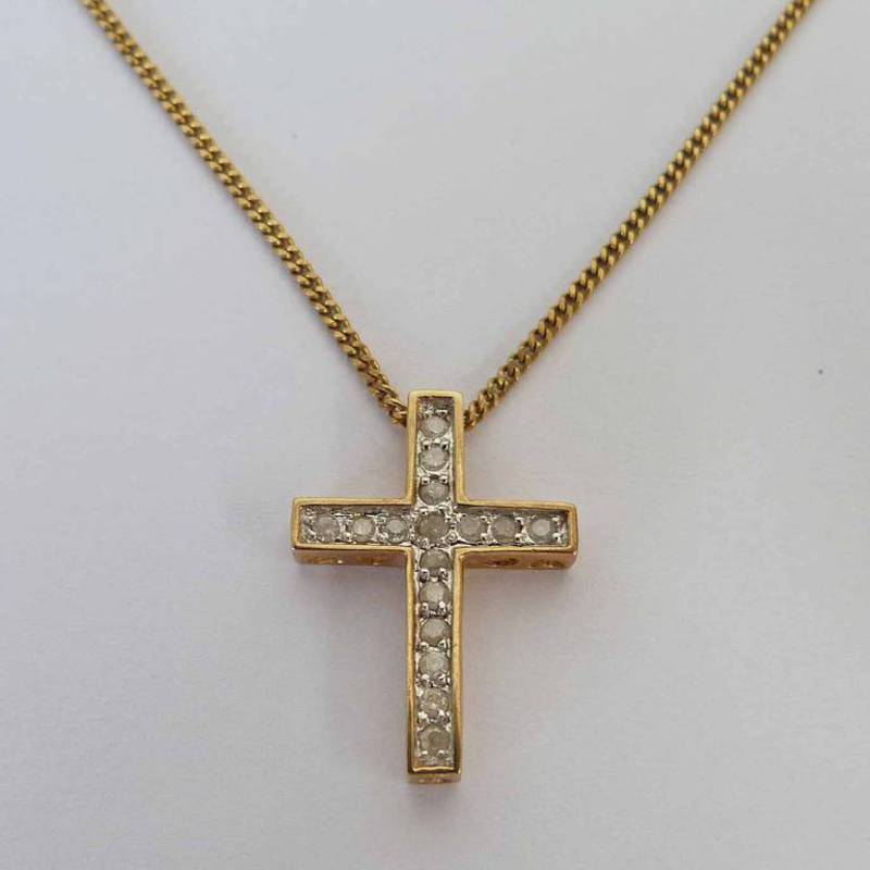 9 CARAT GOLD CROSS PENDANT ON 9 CARAT GOLD CHAIN