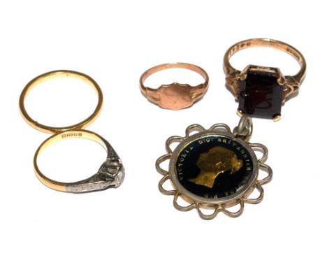 A single stone 1940s diamond ring, three other rings and a pendant