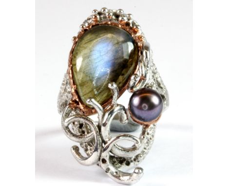 A Hana Maae designer 925 silver gilt ring set with a cabochon cut pear shaped labradorite and a black Tahitian pearl (N).