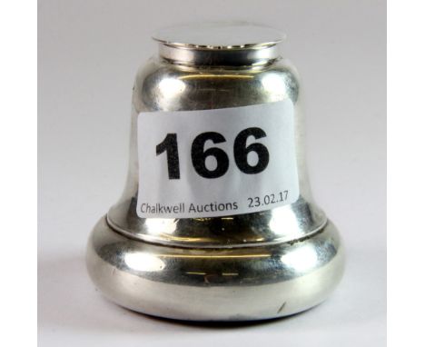 An Edwardian hallmarked silver capstan inkwell, Birmingham 1904, H. 5cm.