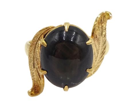 18ct gold cabochon tiger's eye and leaf deign ring