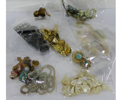 A collection of vintage costume jewellery to include earrings, brooches and buckles etc (a lot)  