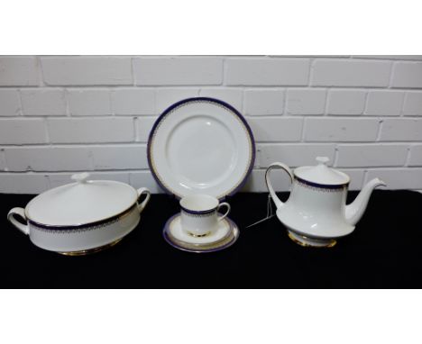 A Paragon 'Sandringham' pattern china dinner set, comprising seven dinner plates, a tureen and cover, an oval ashet, a sauceb