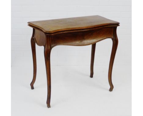 A mahogany foldover card table, 77 x 85cm 