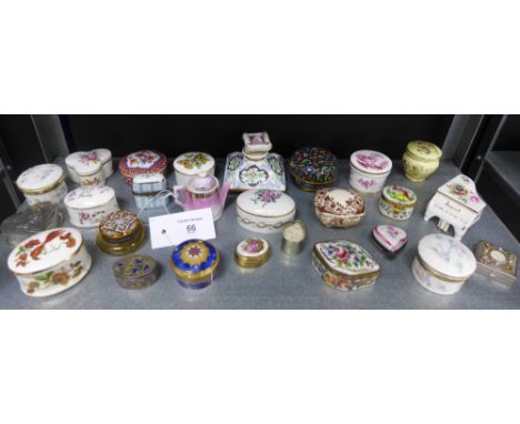 A quantity of porcelain glass and metal pill boxes and trinket boxes to include Royal Worcester, Crown Staffordshire, Spode a