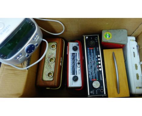 A carton containing a collection of vintage Roberts radios, to include model R600, and RC9907 etc., (a lot) 