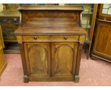 A VICTORIAN MAHOGANY CHIFFONIER with top shelf section on carved corbel supports, single frieze drawer with turned ebonized k