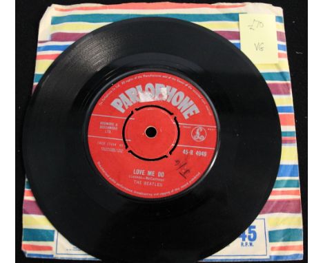 THE BEATLES - SINGLES - Comprehensive collection of 22 x 7" releases with highly sought after issues. Titles include Love Me 