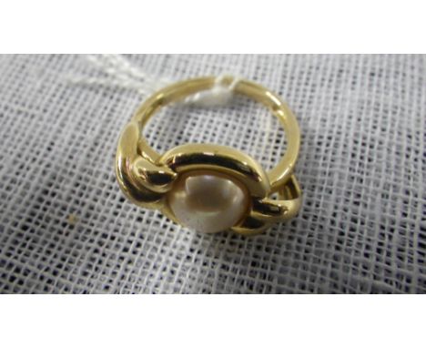 An 18ct yellow gold and button pearl dress ring