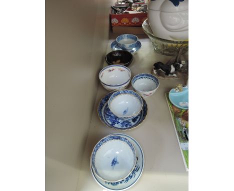 A selection of blue and white tea bowls and similar including late 18th century Worcester and Willow pattern
