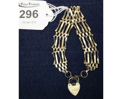 A 9ct gold 5 bar gate bracelet.(B.P. 24% incl. VAT) CONDITION REPORT: Weight - 10.5g approx