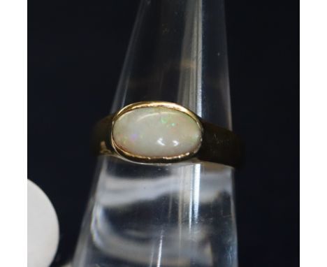 Yellow metal ring set with opal (B.P. 24% incl. VAT)