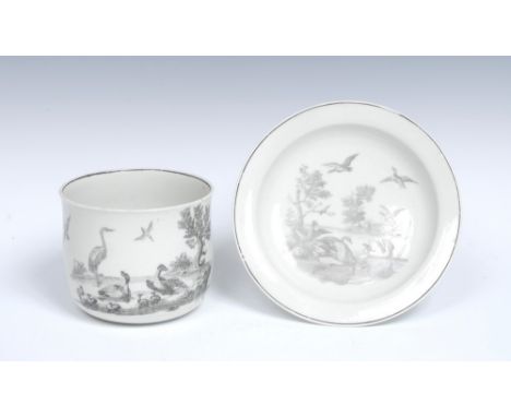 A rare Worcester Smokey Primitive or Transitional Period finger bowl and stand,  printed in grey and black with scenes of wat