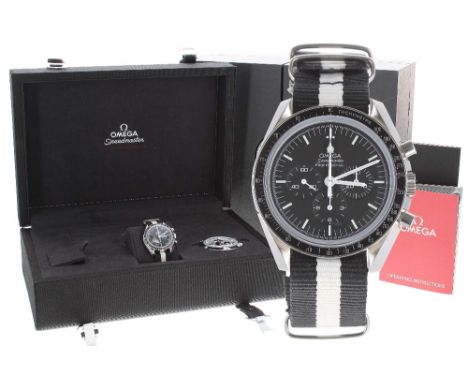 Omega Speedmaster Professional Chronograph 'Moonwatch' stainless steel gentleman's wristwatch, ref. 31130423001006, serial no