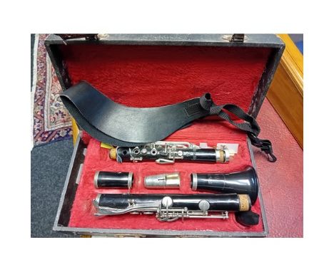 Boosey &amp; Hawkes clarinet within fitted box