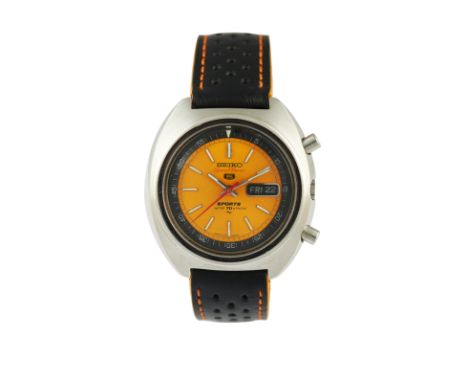 SeikoSpeedtimer model with ref. nº7017-6040. Automatic mechanical movement (Cal. 7015A) with chronograph function, date and d