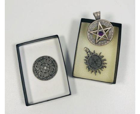 3 Celtic design pendant s. 