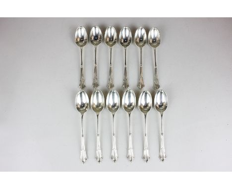 A set of twelve Edward VII silver teaspoons, maker William Hutton & Sons Ltd, London 1903, 6oz