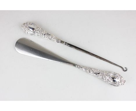 An Edward VII silver handled shoe horn with button hook, maker Matthew John Jessop, Birmingham 1901