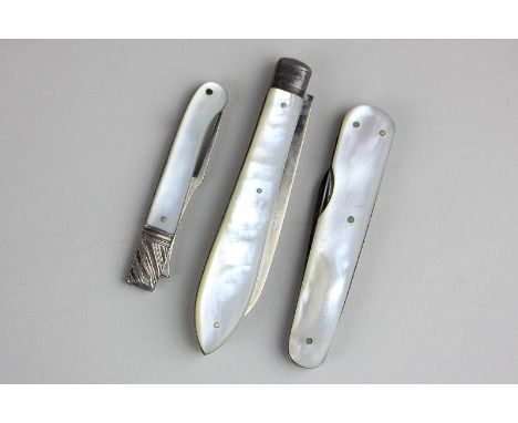 A George III silver travel fork with fold-out fork and mother of pearl handle, 11cm, an Edward VII silver bladed fruit knife 