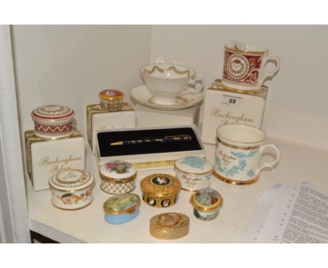 Buckingham Palace - trinket boxes;  mugs;  pen;  teacup;  etc   