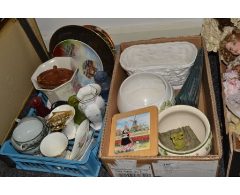 Ceramics - Wedgwood trinket dishes; Japanese plates, eggshell teaware 
