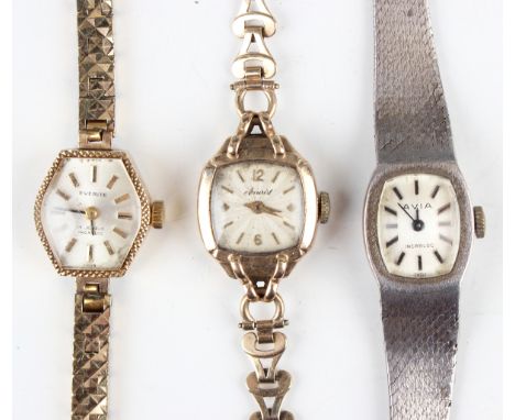 An Accurist 9ct gold cased lady's bracelet wristwatch, total weight 11.4g, an Everite 9ct gold cased lady's wristwatch on a g