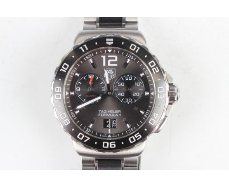 A Tag Heuer Formula 1 quartz stainless steel gentleman's chronograph bracelet wristwatch, the signed dark grey dial with Arab