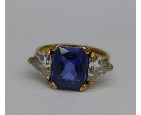 A 9ct gold ring, 4g, O