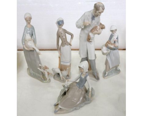 FIVE LLADRO FIGURES, VET 34CM H, PRINTED MARK