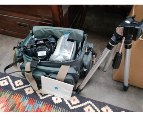 Minolta 5000 model camera with bag of accessories and tripod stand 