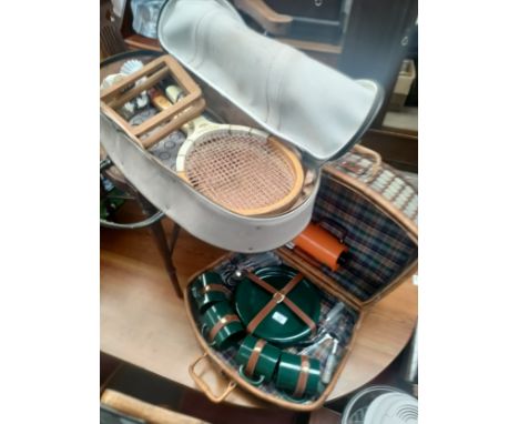 Vintage picnic set together with badminton set. 