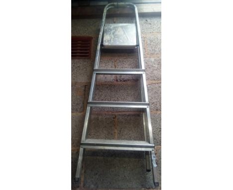 FOUR STEP ALUMINIUM STEP LADDER