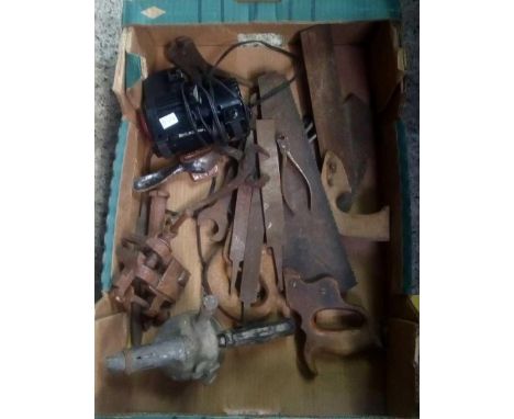 CARTON OF MISC HAND TOOLS, INCL; BLOW LAMP, SMALL AIR COMPRESSOR &amp; VICE