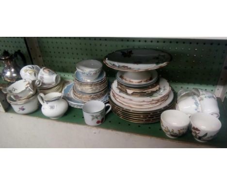 SHELF OF ROYAL WORCESTER &amp; OTHER CHINA &amp; HAND PAINTED PLATES