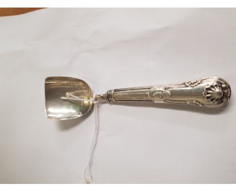 A GEORGIAN SILVER LONG HANDLED CADDY SPOON - B'HAM 1830 BY U &amp; CH