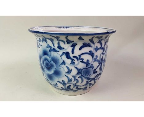 COLLECTION OF BLUE AND WHITE CERAMICS, comprising chargers, plates and a planter