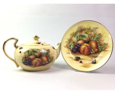 AYNSLEY ORCHARD GOLD PART COFFEE SERVICE, ALONG WITH FURTHER AYNSLEY ORCHARD GOLD comprising tea pot, coffee pot, six coffee 