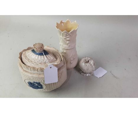 BELLEEK TRINKET BOX, ALONG WITH OTHER CERAMICS including a Belleek vase and Wedgwood willow pattern platesvase 16cm high
