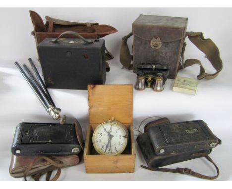 A mixed optical lot to include vintage cameras, binoculars and others, to include a Watkins Meter Company dark Room Clock, in