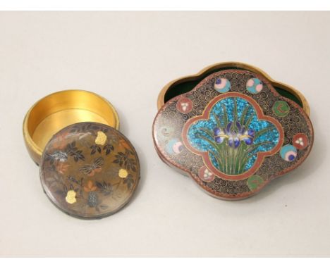 Qua-foil shaped cloisonné box and cover with iris detail and a further circular bronze box and cover inlaid with  gold and si