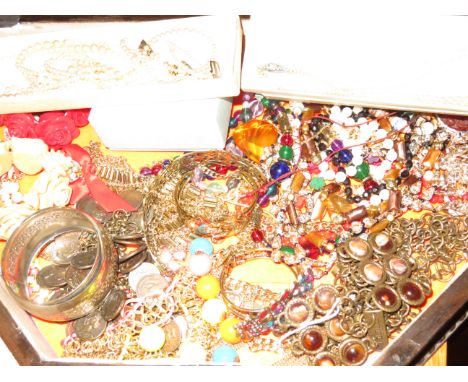 Box vintage costume jewellery 