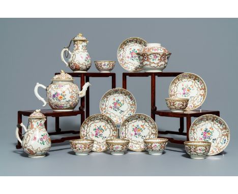 A Chinese famille rose and gilt part tea service, Qianlong: L.: 18,5 cm - H.: 13 cm (the teapot) H.: 13,5 cm (the milk jug) D