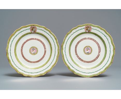A pair of Chinese Danish market Peter van Hemert armorial plates, Qianlong: Dia.: 19,5 cm  -----  Condition reports and high 